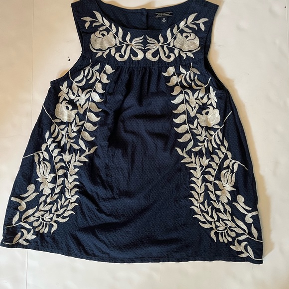 LUCKY BRAND Women's Sleeveless, Round Neck, Blue Top With Embroidery SZ Medium - Picture 6 of 8
